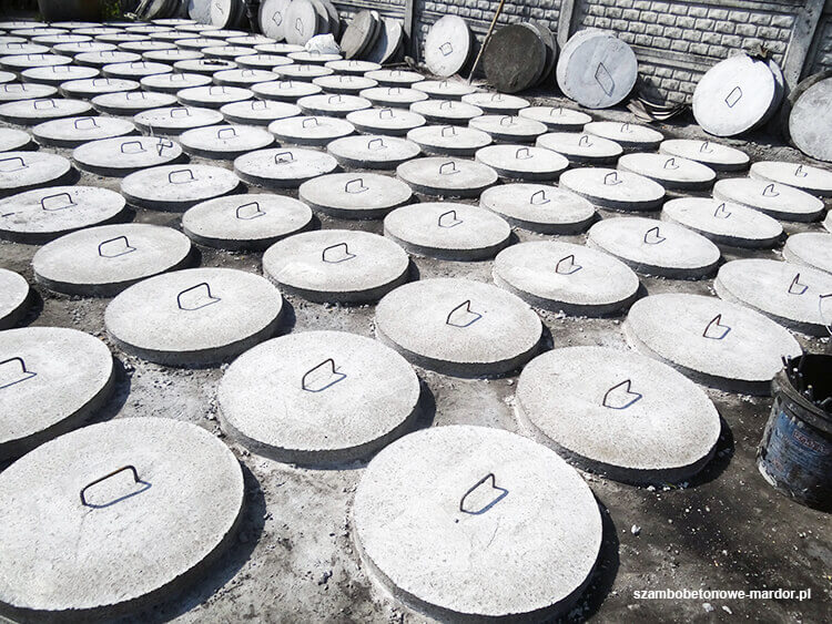 Wytrzymałe włazy do szamb betonowych z zabezpieczeniami  w Ostródzie